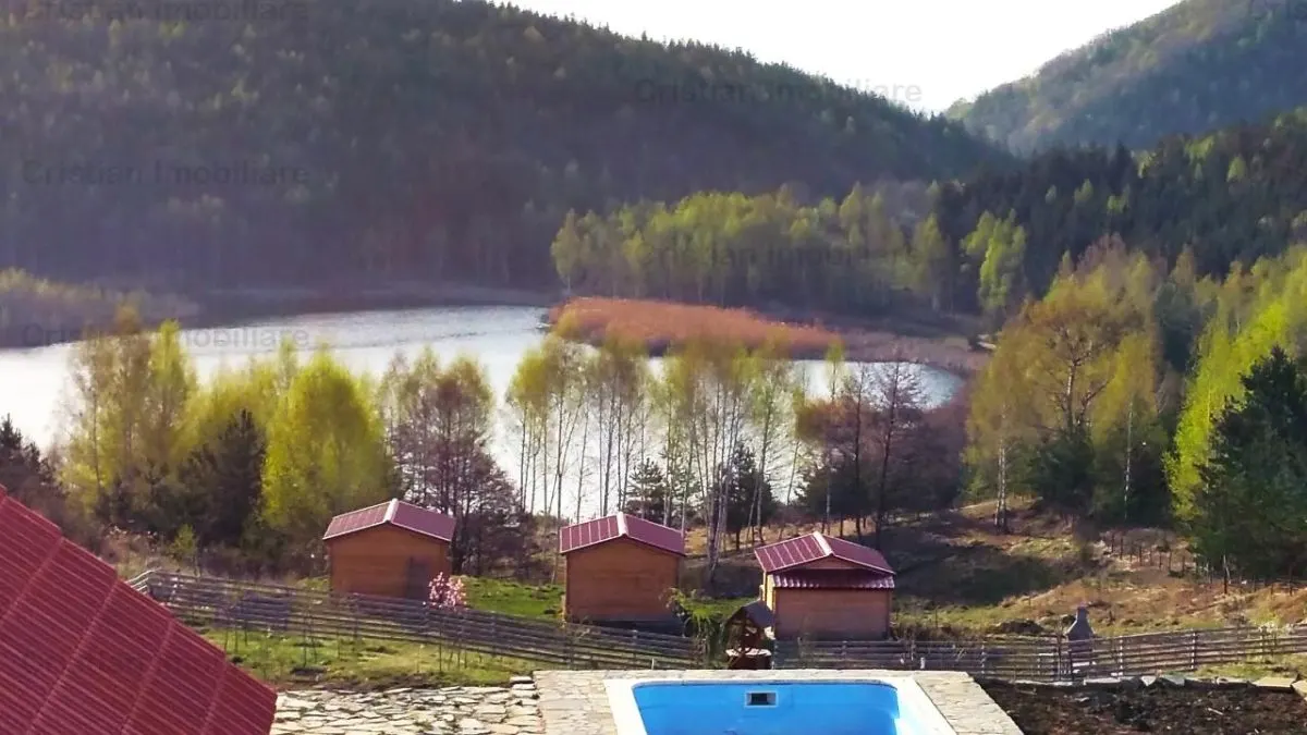 RATE Pensiune Superba*** 12 cam malul Lac Mocearu piscina - foto 1