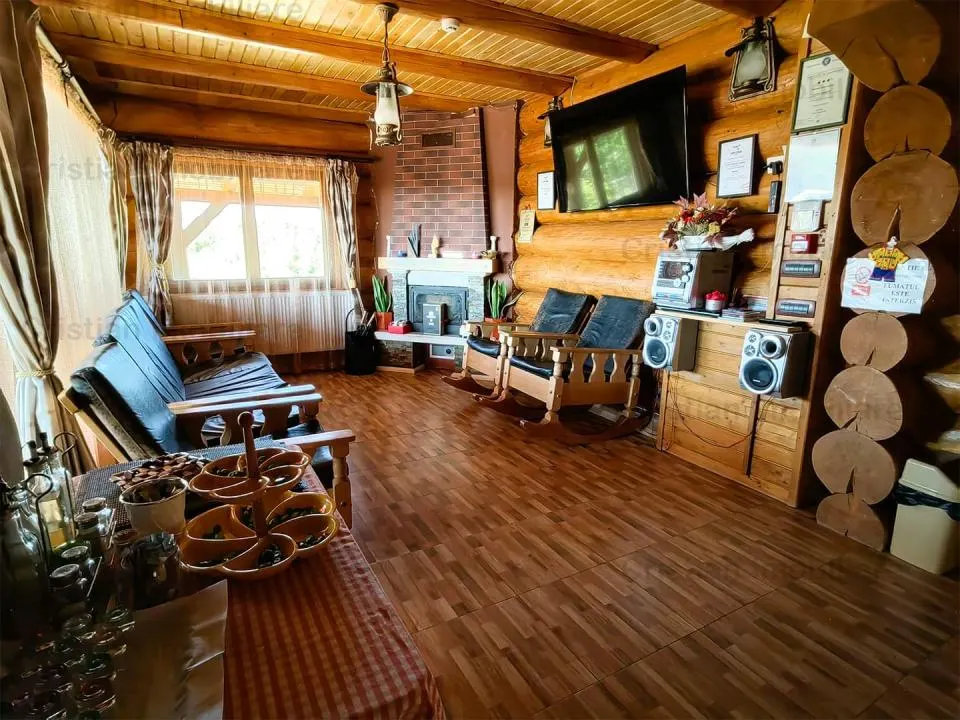 RATE Pensiune Superba*** 12 cam malul Lac Mocearu piscina - foto 14