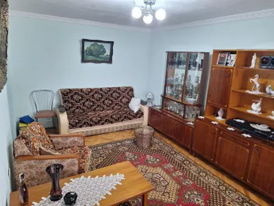 Ap 3 cam Calea Galati- Plantelor conf 1 ,70 mp bine intretinut - foto 2