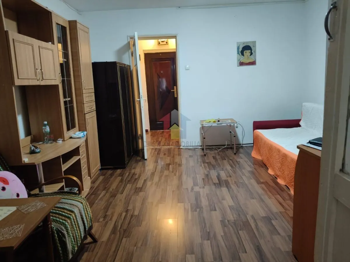 Garsoniera. etaj 2, Mobilata si Utilata, Hipodrom - Sala Polivalenta - foto 1