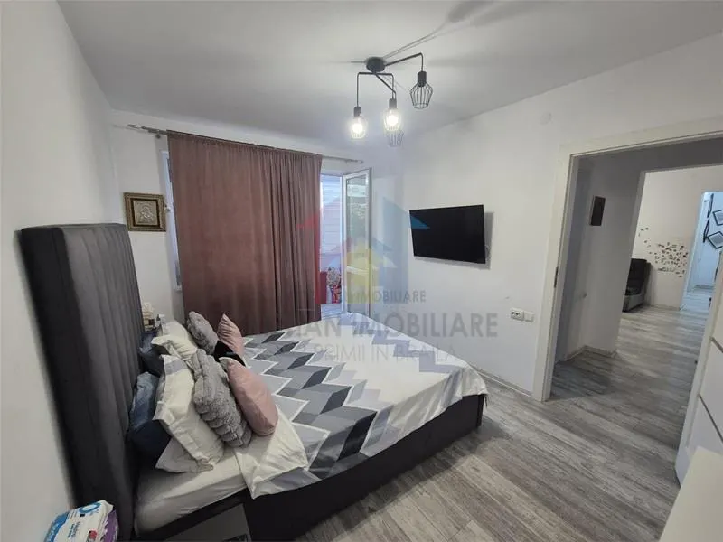 Video! MOBILAT SI UTILAT DE ACTUALITATE 3 camere zona Hipodrom, etaj 3 - foto 4