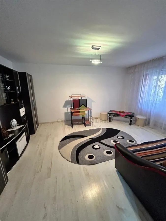 VEZI VIDEO! 1 camera, 40 mp, etaj 2, Mobilat si Utilat, Calarasi IV - foto 3