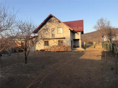 Vilă în Pătrăuți + 8400mp teren - foto 14
