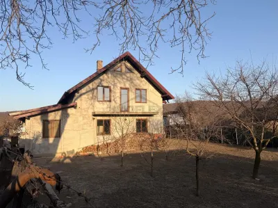 Vilă în Pătrăuți + 8400mp teren - foto 20