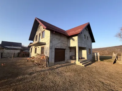 Vilă în Pătrăuți + 8400mp teren - foto 22