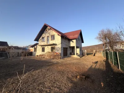 Vilă în Pătrăuți + 8400mp teren - foto 23