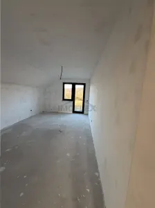 Vilă în Pătrăuți + 8400mp teren - foto 10