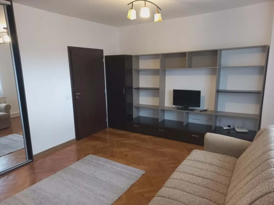 Apartament de vanzare 2 camere Centru Istoric,renovat,mobilat,123000 Euro - foto 1