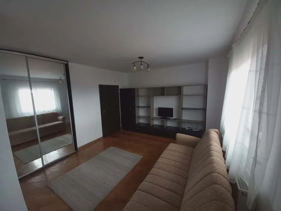 Apartament de vanzare 2 camere Centru Istoric,renovat,mobilat,123000 Euro - foto 2