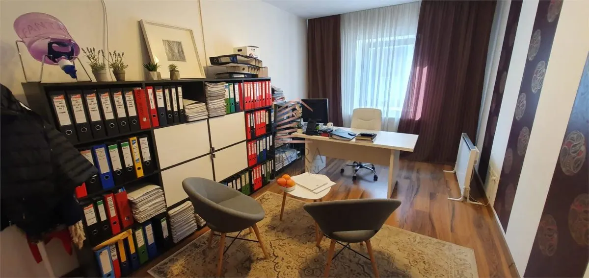 Casa ultracentrala curte comuna - foto 2