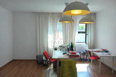 Casa ultracentrala curte comuna - foto 4