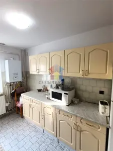 ETAJ  1, Ap 3 camere zona Garii, SPATIOS, 2 vederi, 2 balcoane - foto 2
