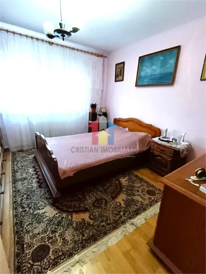 ETAJ  1, Ap 3 camere zona Garii, SPATIOS, 2 vederi, 2 balcoane - foto 5