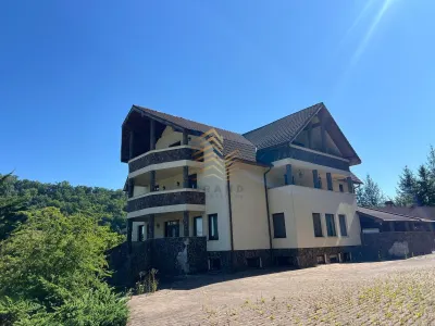 DE VANZARE CONAC / VILA / 800 MPU/ 14 CAMERE/ 35 ARII DE TEREN/ VALEA GHINZII - Bistrita