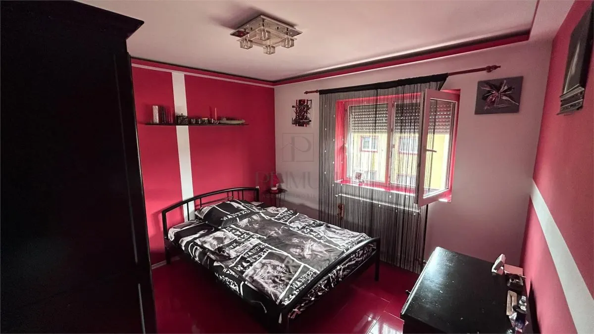 NOU PE PIATA -LOCATIE EXCELENTA- DECOMANDAT - 3 DORMITOARE - foto 2