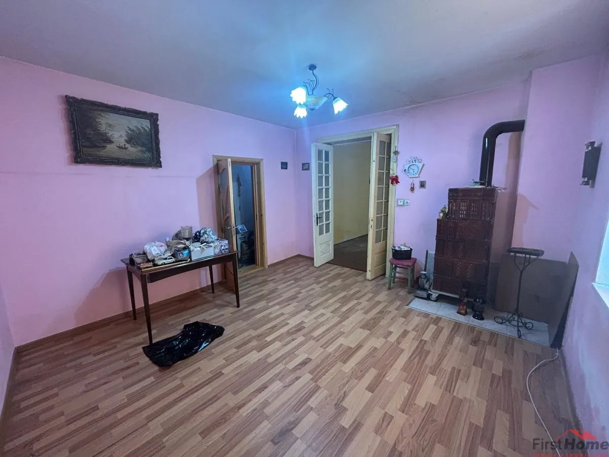 Casa de vanzare in Odobesti, zona centrala. - foto 6