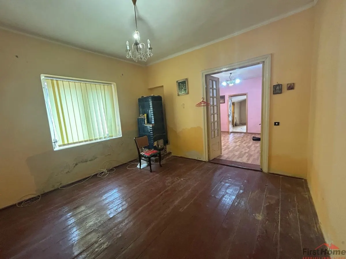 Casa de vanzare in Odobesti, zona centrala. - foto 9