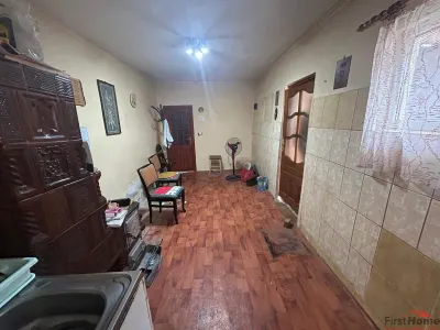 Casa de vanzare in Odobesti, zona centrala. - foto 10