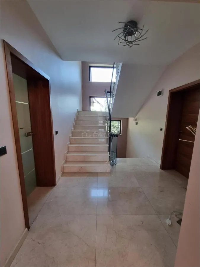 Casa-Vila Deosebita Central S+P+1+M  str 1 Decembrie Alexandria - foto 6