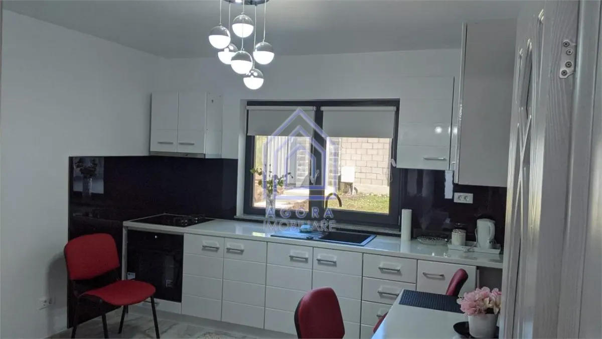 Casa noua, utilata, mobilata complet, panouri fotovoltaice cu stocare,  Scheia. - foto 9