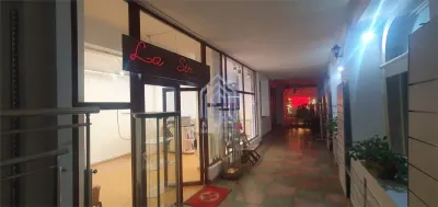 Spatiu Comercial Ultracentral cu Vitrine Generoase - foto 2
