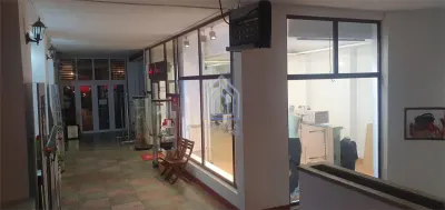 Spatiu Comercial Ultracentral cu Vitrine Generoase - foto 3