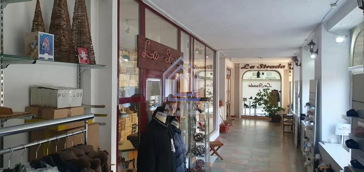 Spatiu Comercial Ultracentral cu Vitrine Generoase - foto 5