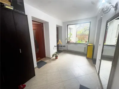 Casa de vanzare Ploiesti – Zona Sala Sporturilor | Complet renovata si consolidata în 2024 | Garaj | 99.000 Euro - foto 2