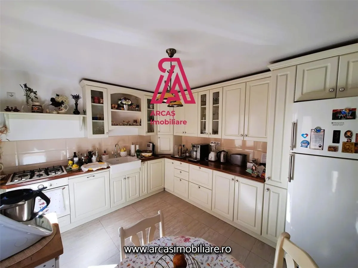 Casa individuala de vanzare cu 5 camere  zona Sub Arini! - foto 7
