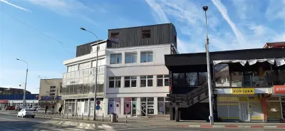 Cladire comerciala de vanzare 1000 mp! - foto 11