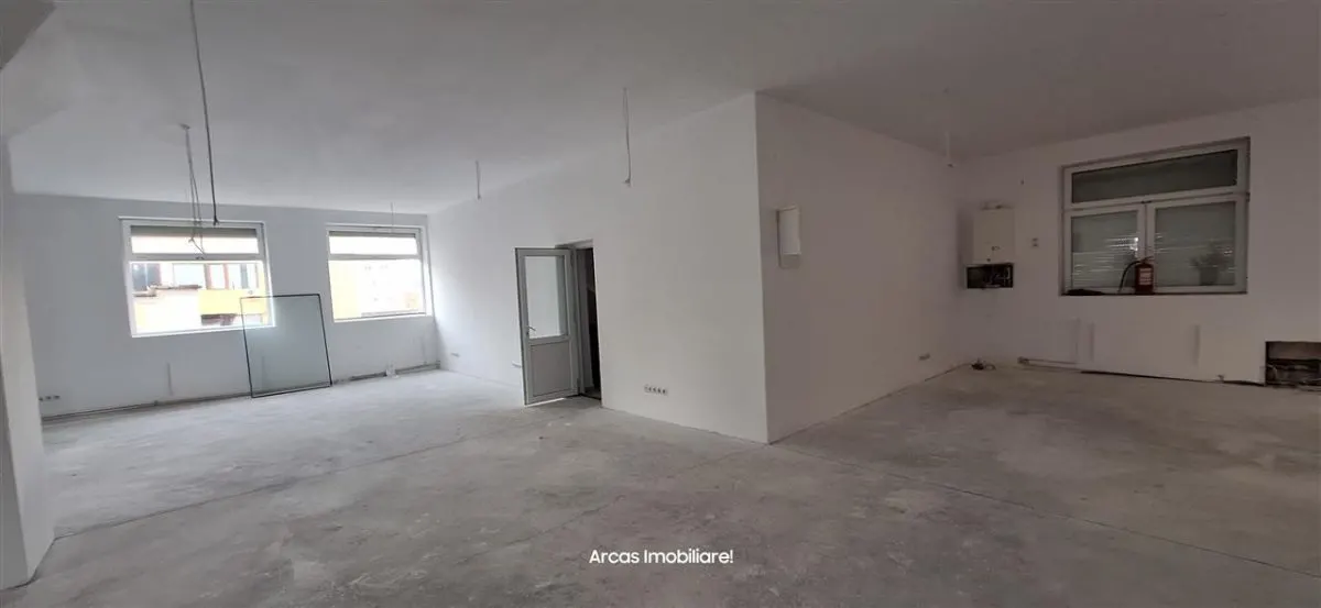Cladire comerciala de vanzare 1000 mp! - foto 16