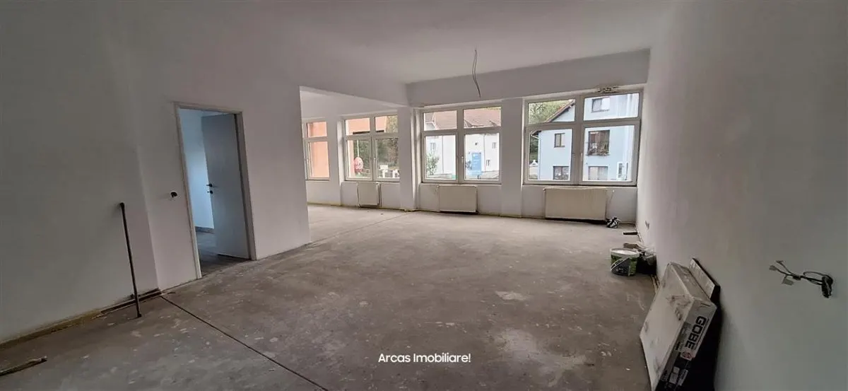 Cladire comerciala de vanzare 1000 mp! - foto 20