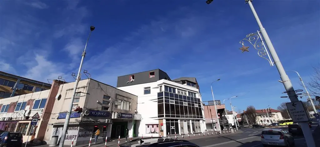 Cladire comerciala de vanzare 1000 mp! - foto 10