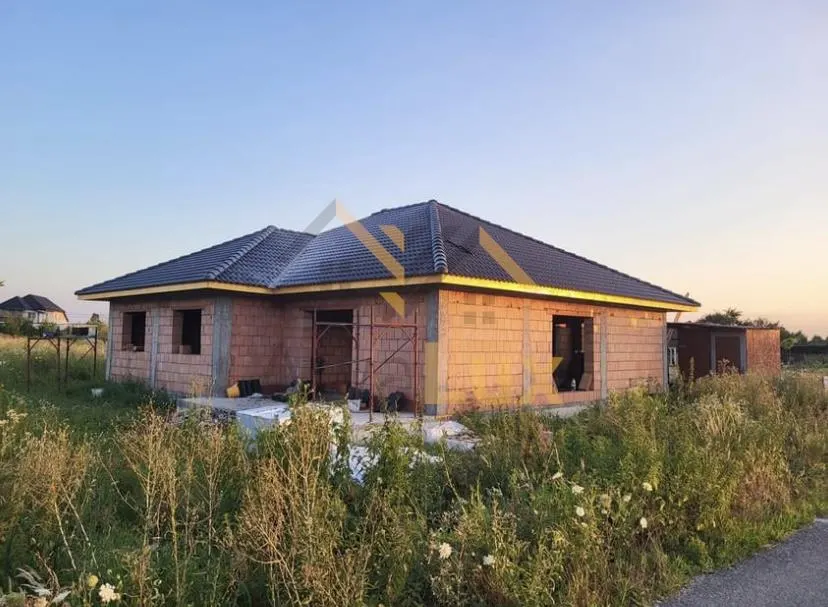 Casa la rosu de vânzare in Mocira - foto 11