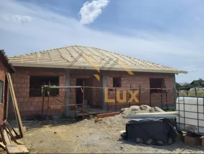 Casa la rosu de vânzare in Mocira - foto 9