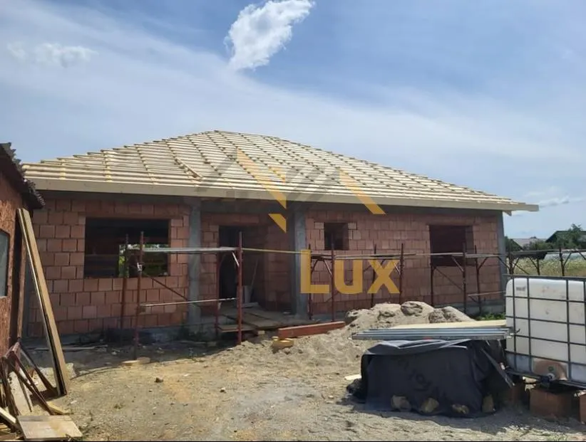 Casa la rosu de vânzare in Mocira - foto 9