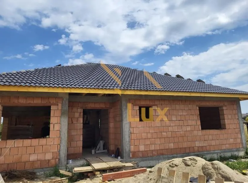 Casa la rosu de vânzare in Mocira - foto 10