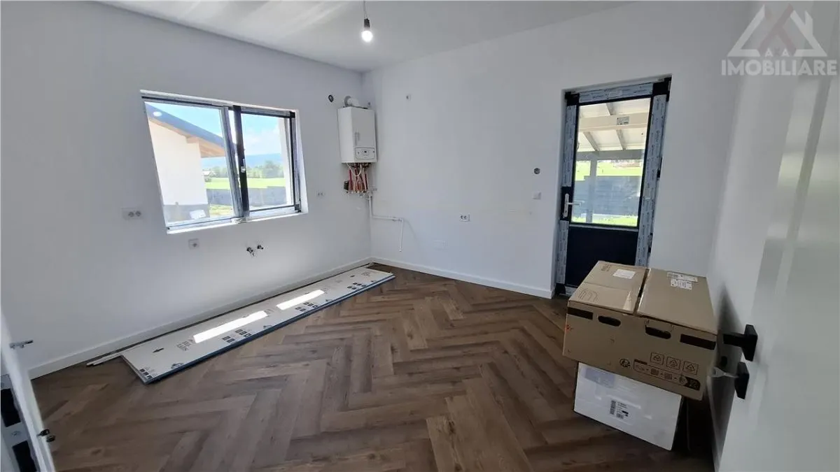 Casa Holboca 4 camere | 2 bai | Incalzire pard |Teren 465 mp | 0% Comision - foto 8