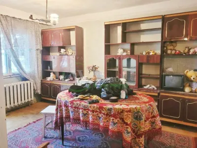 Apartament 3 camere decomandate, zona Narcisa - Bacau