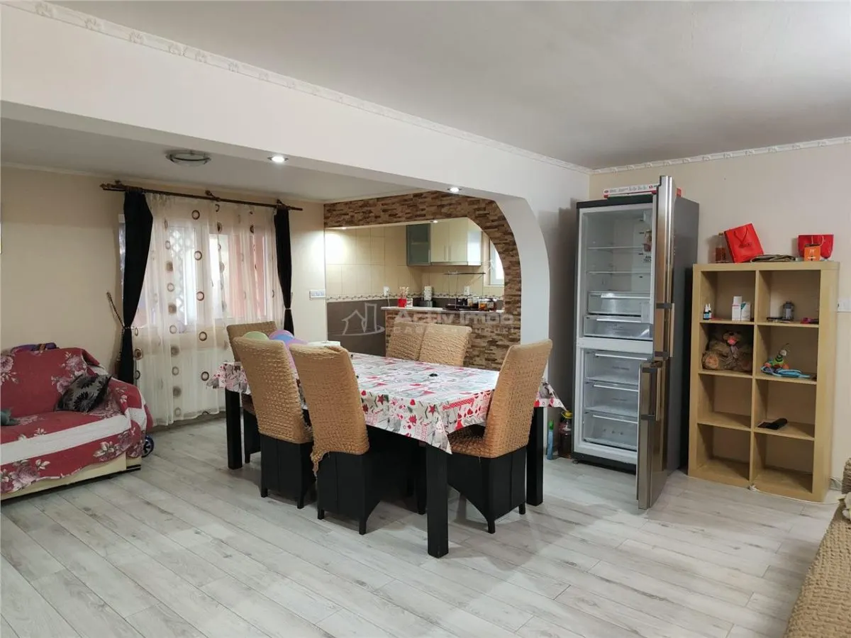 Casa moderna, recent renovata, situata in Lipanesti - foto 1