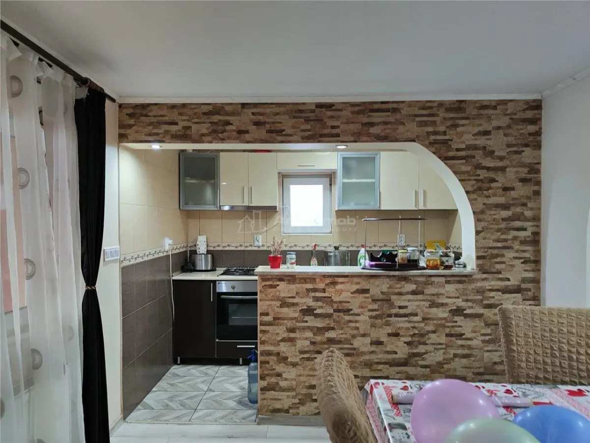 Casa moderna, recent renovata, situata in Lipanesti - foto 3