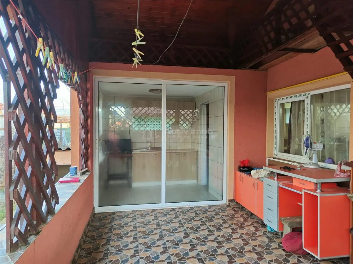 Casa moderna, recent renovata, situata in Lipanesti - foto 9