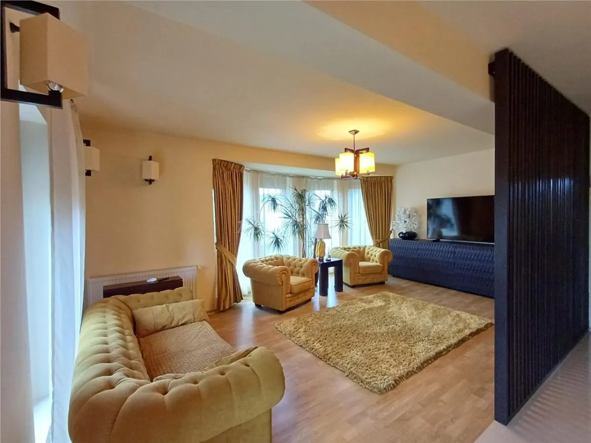 Casa  de lux  de vanzare in Sura Mare - foto 2