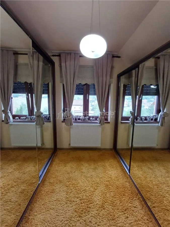 Casa  de lux  de vanzare in Sura Mare - foto 11