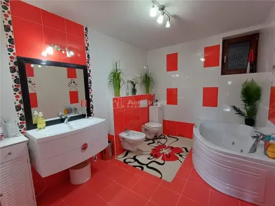Casa  de lux  de vanzare in Sura Mare - foto 6