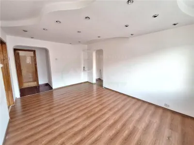 Apartament 3 decomandate, etaj 2, zona Milcov-Bacau - Bacau
