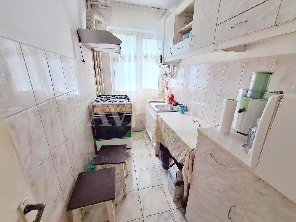 Apartament 2 camere , etaj 1,cu centrala, zona Narcisa - foto 5