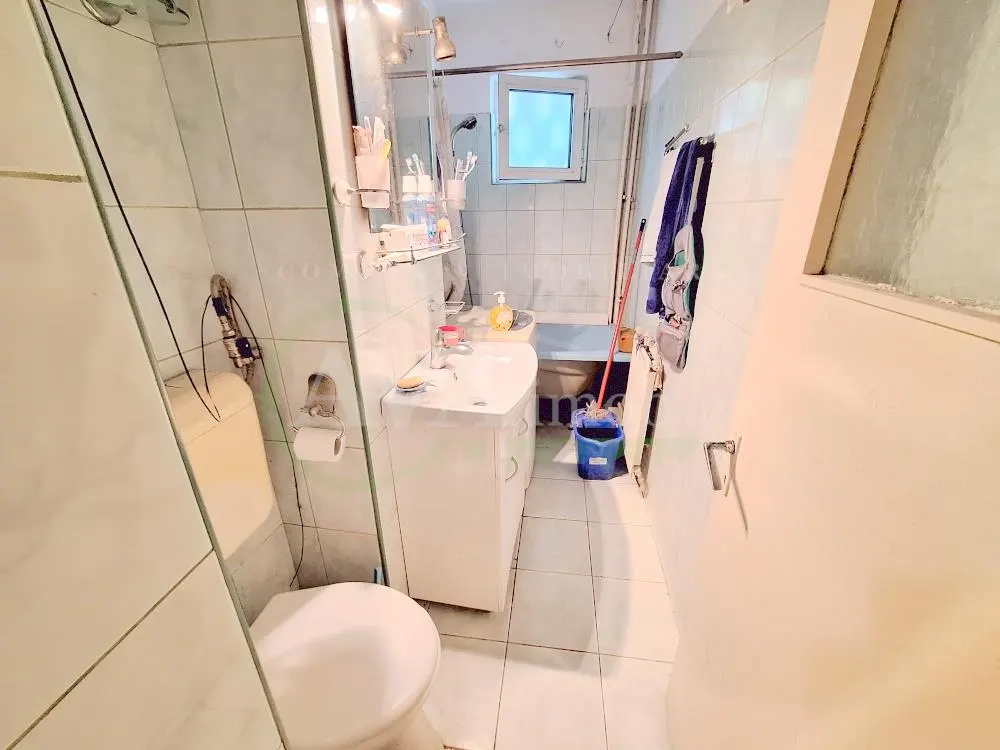 Apartament 2 camere , etaj 1,cu centrala, zona Narcisa - foto 6