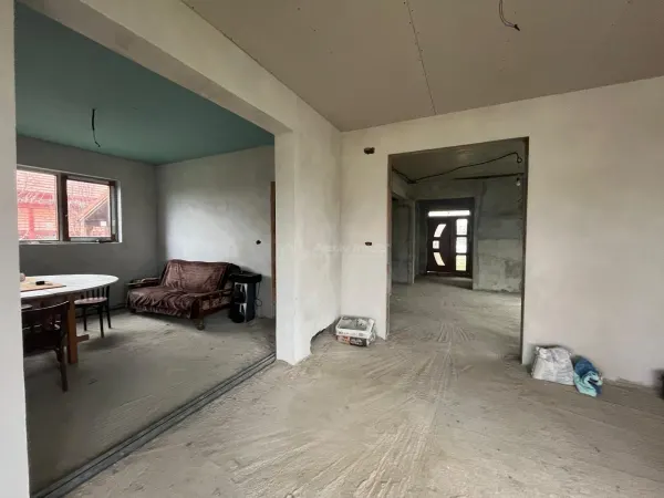 Casă 6 camere Costeiu - poza 10