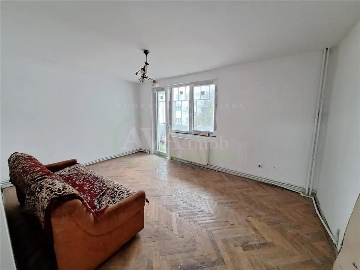 Apartament 3 camere Bacău - poza 1